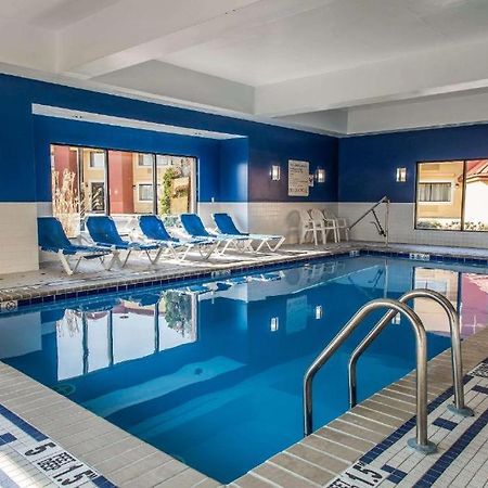 Regency Inn & Suites New London Mystic 外观 照片