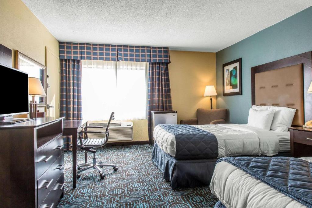Regency Inn & Suites New London Mystic 外观 照片