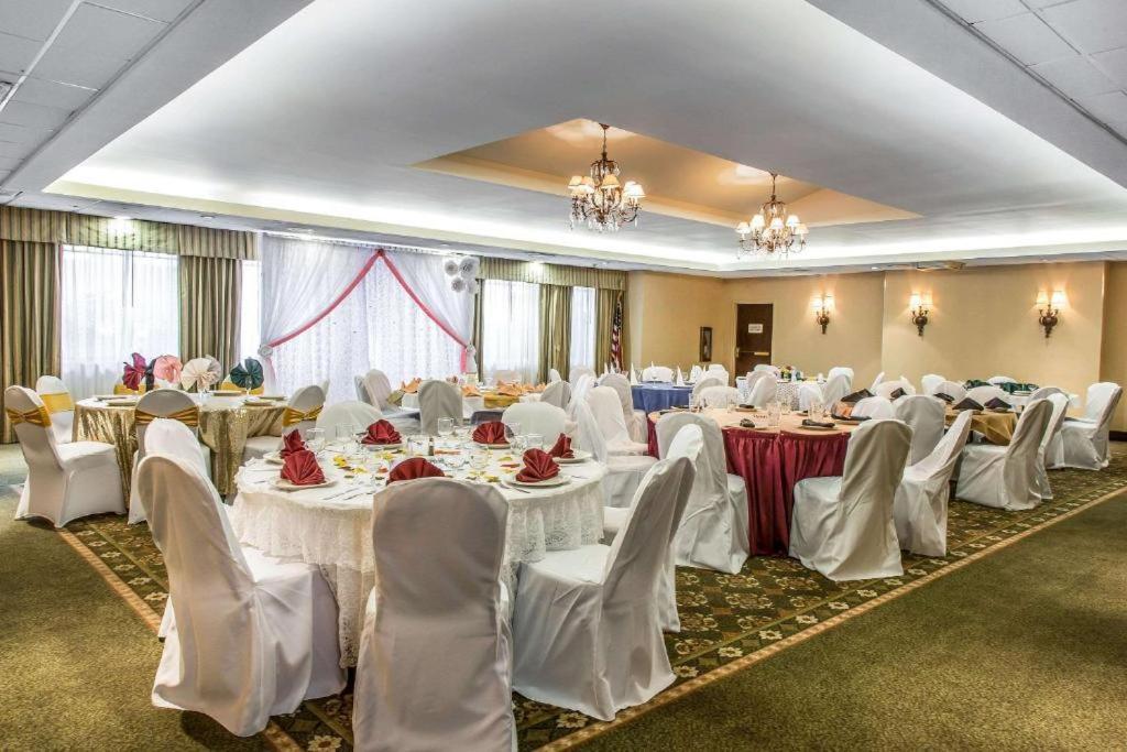 Regency Inn & Suites New London Mystic 外观 照片