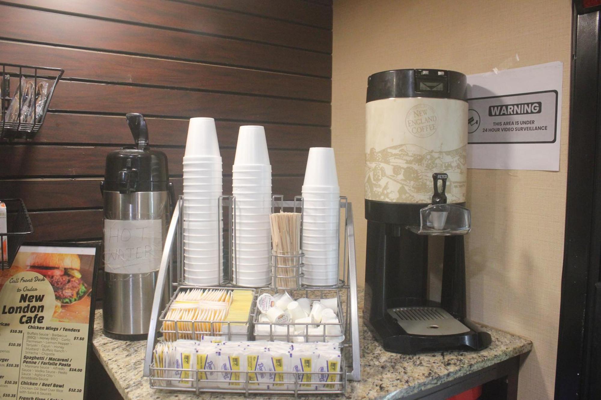 Regency Inn & Suites New London Mystic 外观 照片